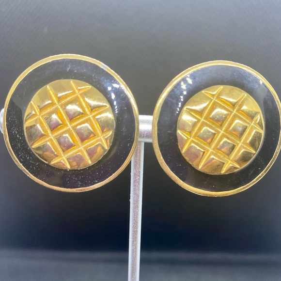 St John Vintage Clip-Ons - Picture 2 of 8